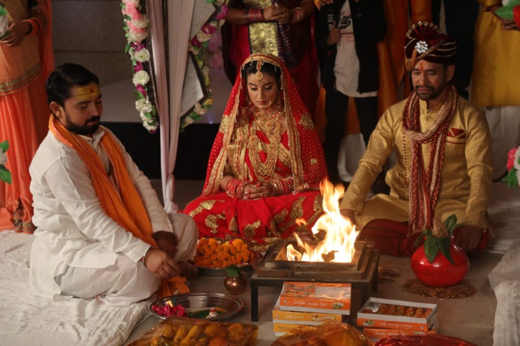 Amrapali immersed quarantine and Nirhua married with Akshara BhojpuriSargam